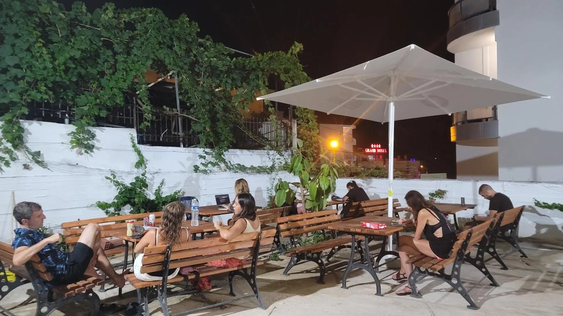 Hostel K13 Sarandë