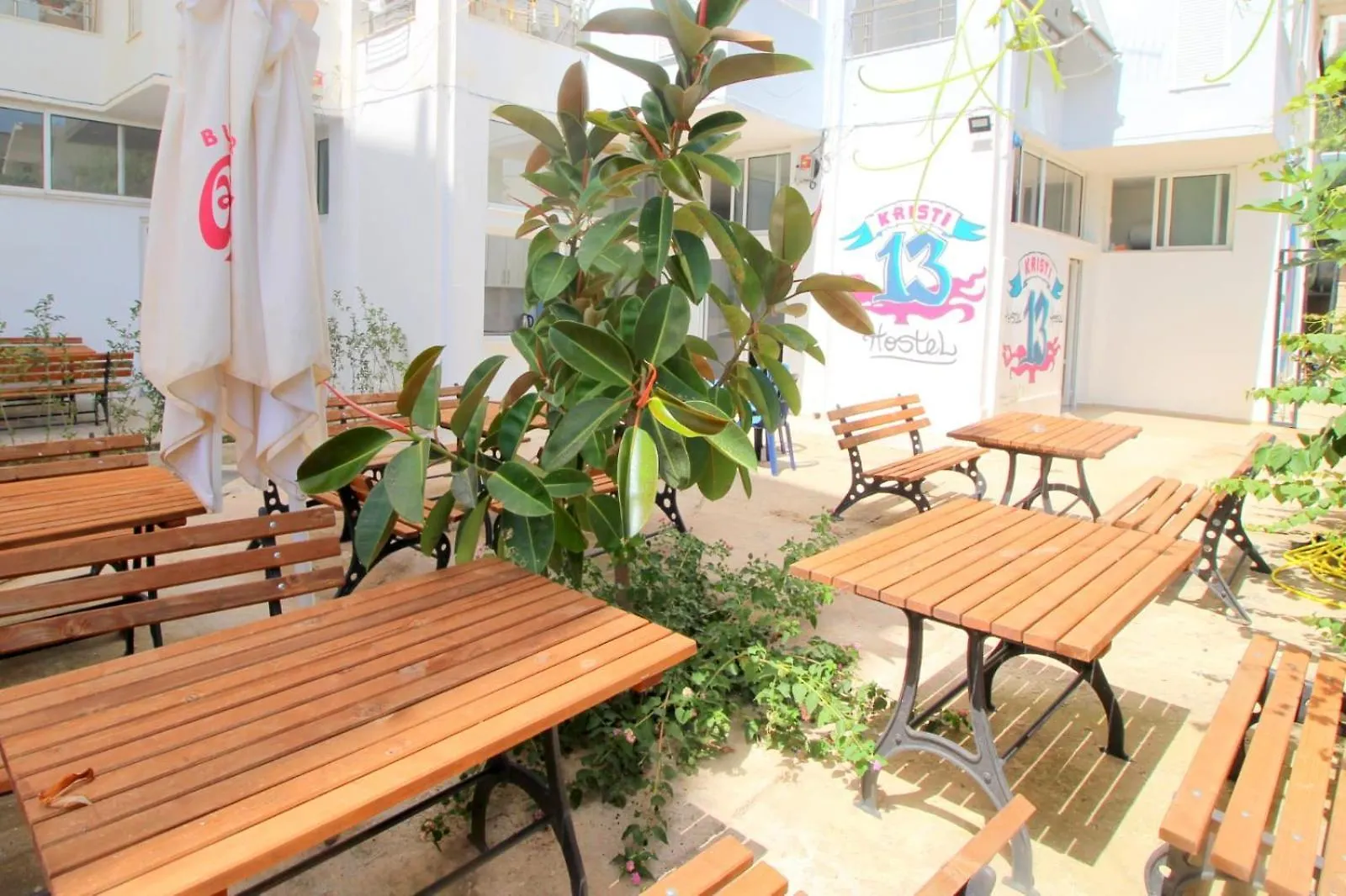 Hostel K13 Sarandë 0*,  Albanië